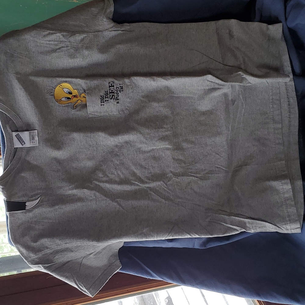 Tweety Bird Gray t-shirt Warner Brothers store - Picture 3 of 4